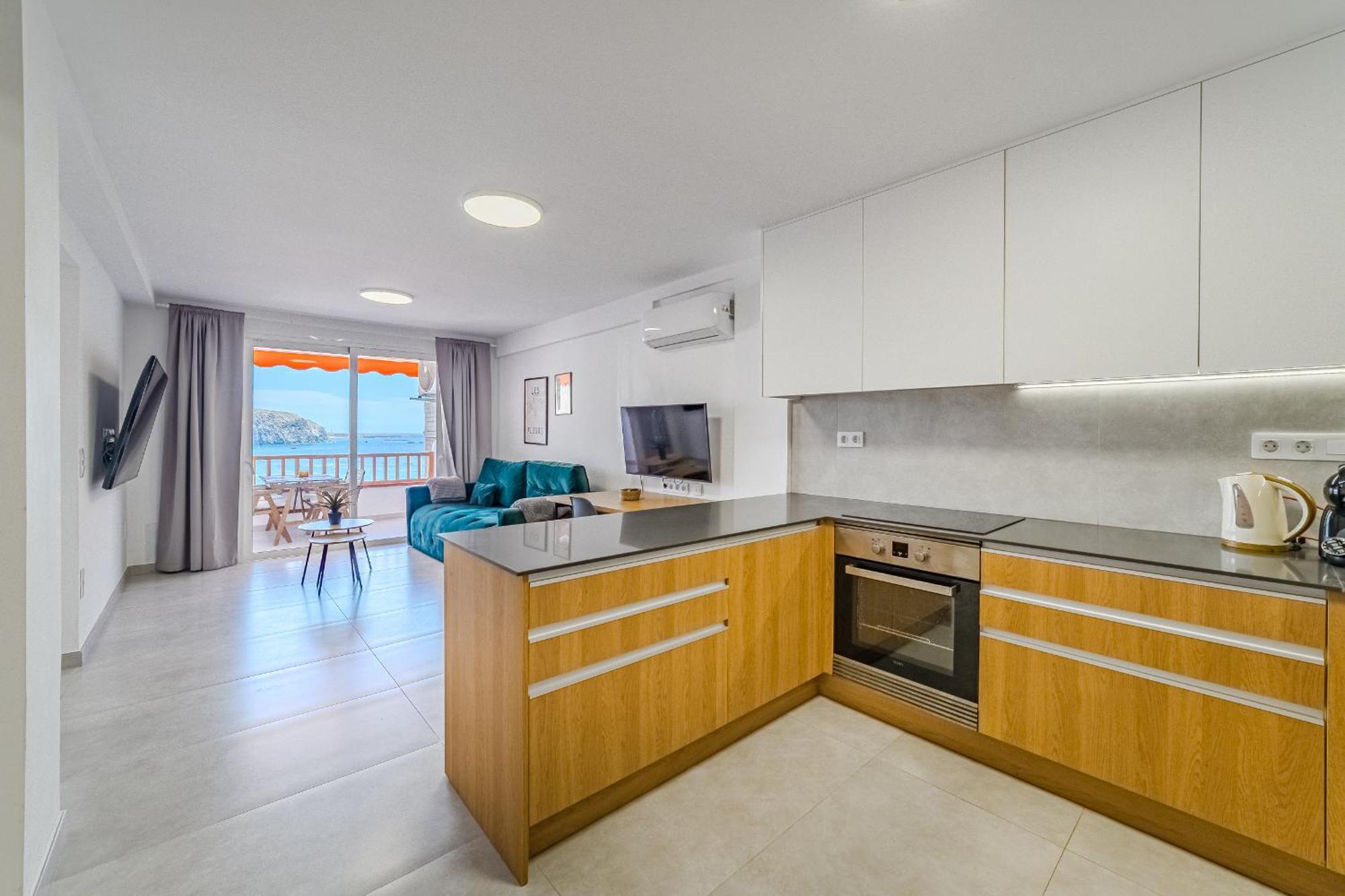 Ocean View 2bedroom In Los Cristianos, Heated Pool, 3 Minutes To Beach *